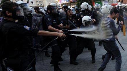 Türkiyə polisi kürdlərin novruz şənliyini dağıdıb