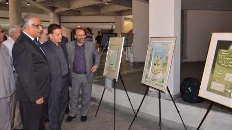 اس نمائش میں ایرانی آرٹسٹوں کے مصوری، خط، گرافیک، تائپوگرافی، دستکاری اور دیگر ایرانی فنون کے شعبوں میں مختلف فن پارے رکھے گئے ہیں۔