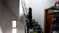 ev eşiyin tozunu almaq
