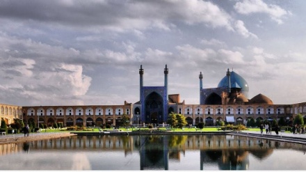 نەسرین حاتەمی پێشكەشكار و بێژەری كەناڵی سەحەر باسی نەقشی جیهان دەكات