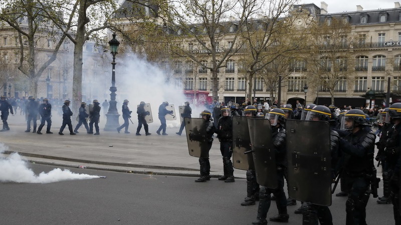 بەڕێوەچوونی کۆبوونەوەی نائاسایی لە فەرەنسا بە توندتر بوونی ناڕەزایەتییەکان