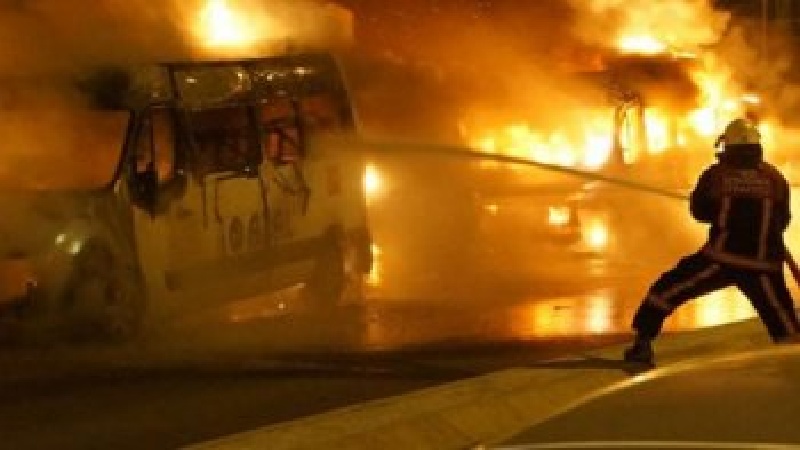 İstanbulda 6 avtomobil yandırılıb
