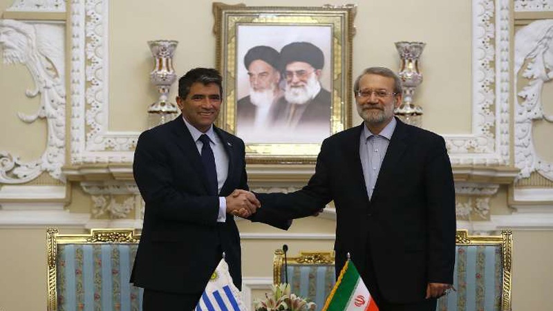 ایرانی پارلیمنٹ کے اسپیکر ڈاکٹر علی لاریجانی کے ساتھ، یوروگوائے کے نائب صدر راؤل سینڈک کی ملاقات میں