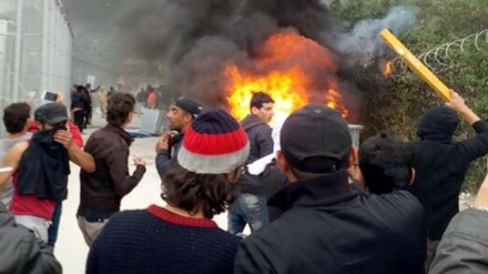 Lesbos adasında miqrantlarla polis arasında qarşıdurma