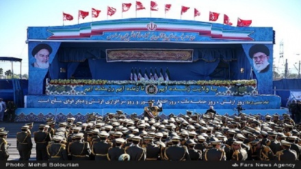 ڕێو ڕەسمی ڕۆژی ئەرتەش بە ئامادە بوونی سەرۆک کۆماری ئێران 