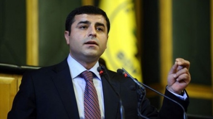 Demirtaş Ankaranın İŞİD-in hücumları ilə mübarizəyə səy göstərməməsini tənqid edib