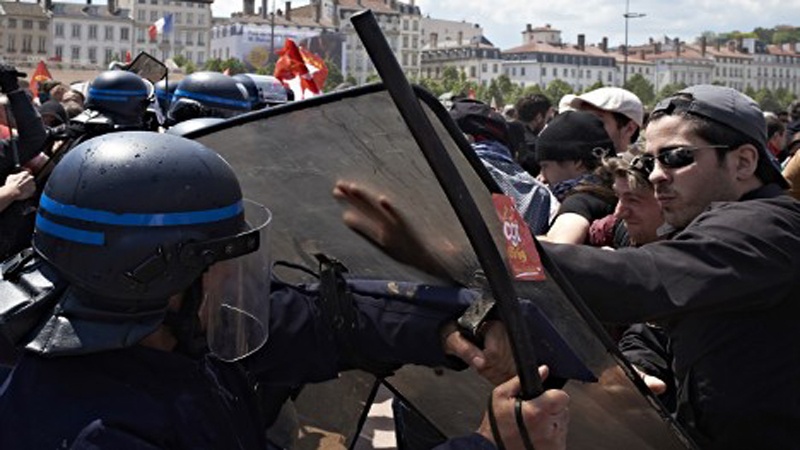 Desetine osoba uhapšene u antivladinim protestima u Francuskoj