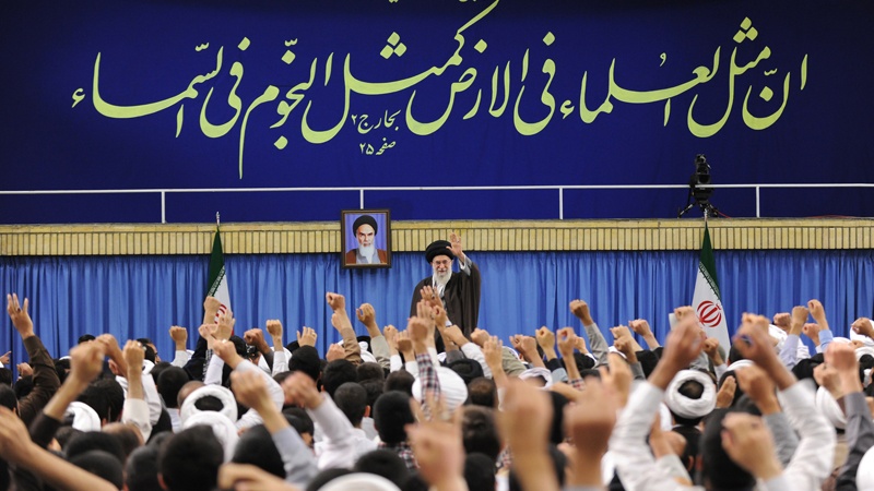 تہران کی دینی درس گاہوں کے اساتذہ اور طلبا کی رہبر انقلاب اسلامی سے ملاقات 