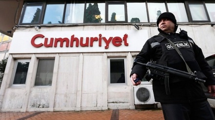 Turska vlada osudila na zatvor dva novinara