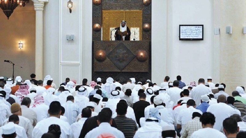 سعودی عرب کی وزارت اوقاف نے کچھ عرصہ قبل بعض ائمہ جماعت کو سیاسی مسائل بیان کرنے کے باعث ان کے اس عہدے سے ہٹا دیا تھا۔