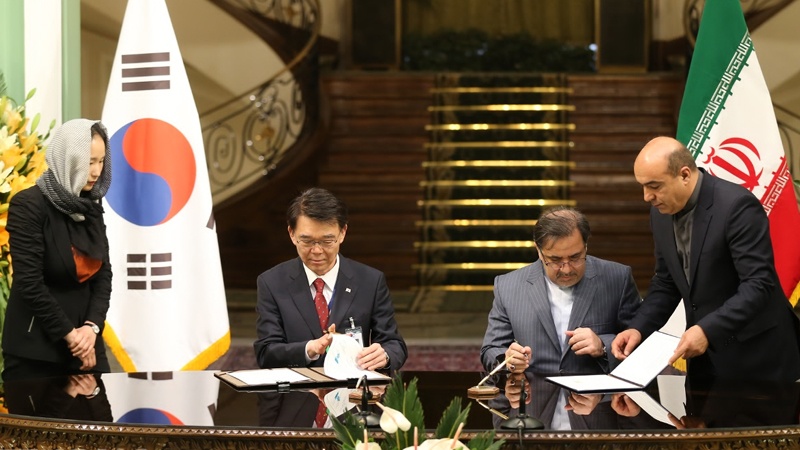 İran və Cənubi Koreya arasında 19 əməkdaşlıq sənədi imzalandı