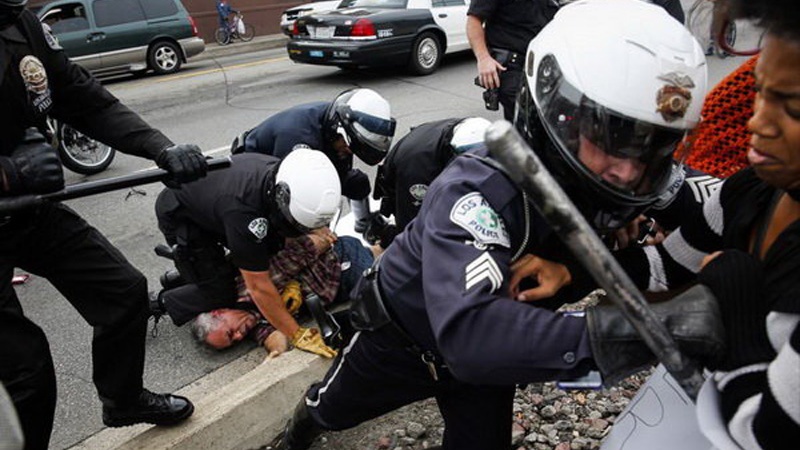 ABŞ polistinin kobudluğuna qarşı etiraz