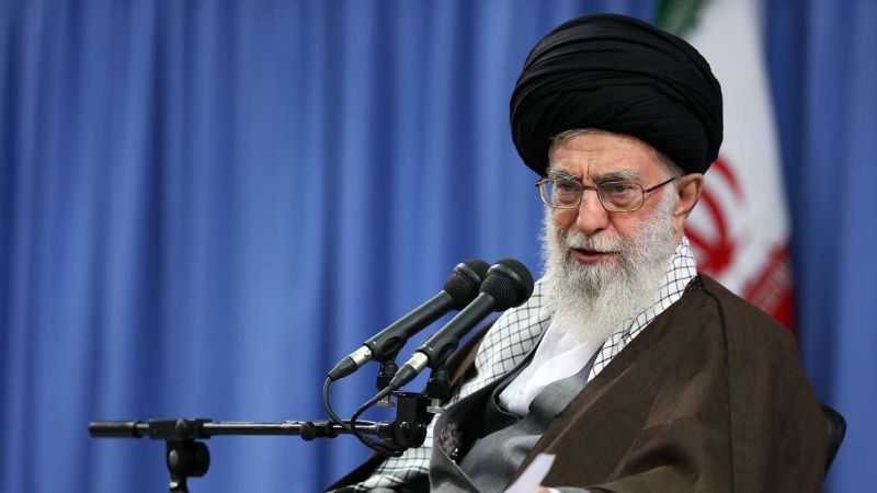 رہبرانقلاب اسلامی سے ایرانی فضائیہ کے اعلی عہدیداروں کی ملاقات کی