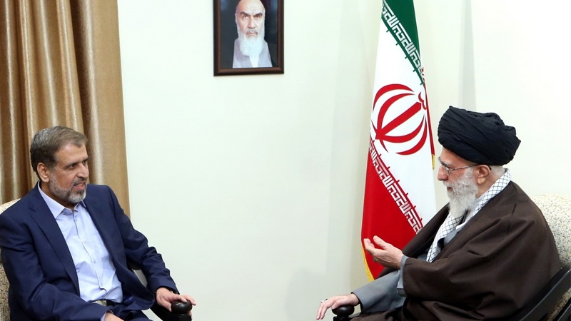 رہبر انقلاب اسلامی آیت اللہ العظمی سید علی خامنہ ای کے ساتھ تہران میں تحریک جہاد اسلامی فلسطین کے سیکریٹری جنرل، رمضان عبداللہ کی ملاقات