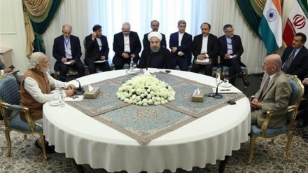 Əfqanıstan prezidenti İran prezidenti ilə görüşüb