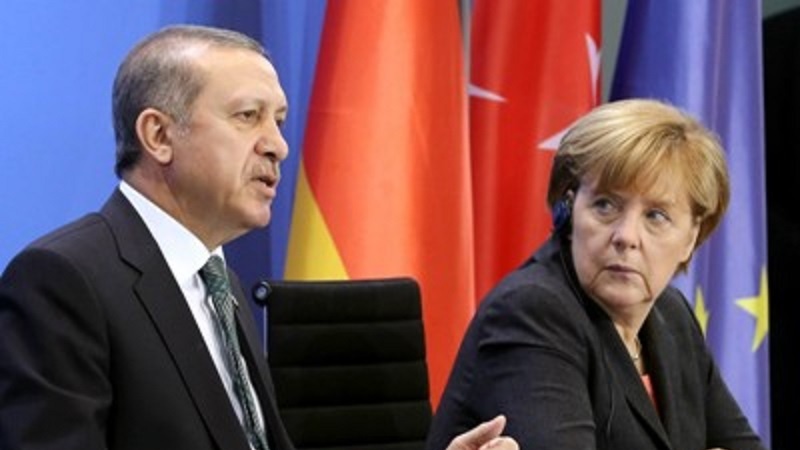 Merkelova reagirala na Erdoganova upozorenja o izbjeglicama 