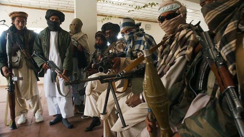 طالبان اور افغان پولیس اہلکاروں کے درمیان ہونے والی جھڑپوں میں سات پولیس اہلکار ہلاک ہو گئے۔
