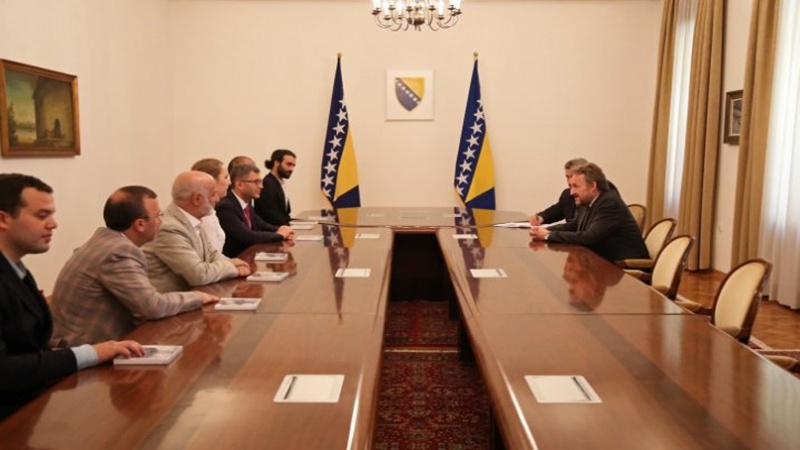 Izetbegović pohvalio napore Turske u zbrinjavanju izbjeglica 