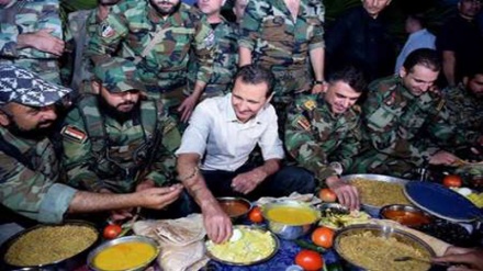 Bəşşar Əsəd Suriya hərbçiləri ilə iftar edib