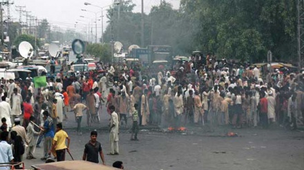 پاکستان میں بجلی کی لوڈ شیڈنگ کے خلاف عوام کے مظاہرے 