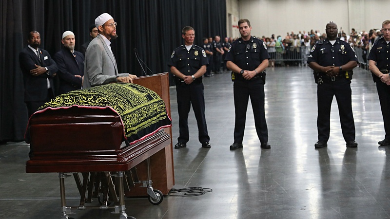 محمد علی کلے کی نماز جنازہ میں ہزاروں مسلمانوں کی شرکت