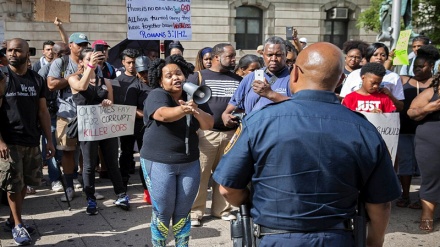 Los-Ancelesdə irimiqyaslı aksiya