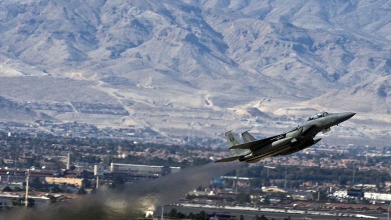 الروضہ نامی رہائشی علاقے پر سعودی لڑاکا طیاروں کے حملے میں تین عام شہری شہید اور سترہ دیگر زخمی ہوگئے-