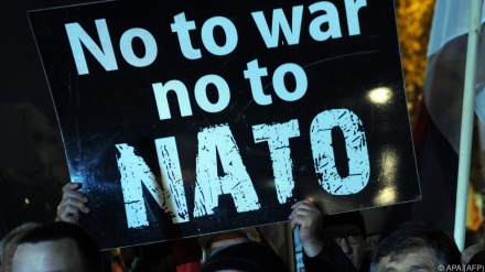 جرمنی میں نیٹو افواج کی تعیناتی کے خلاف مظاہرہ