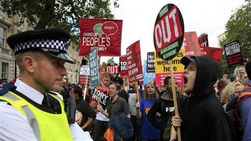 لندن پولیس کے نسل پرستانہ رویئے کے خلاف احتجاج