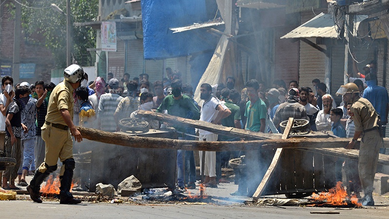 وادی کشمیر میں مظاہرے، کرفیو اور ہڑتال بدستورجاری