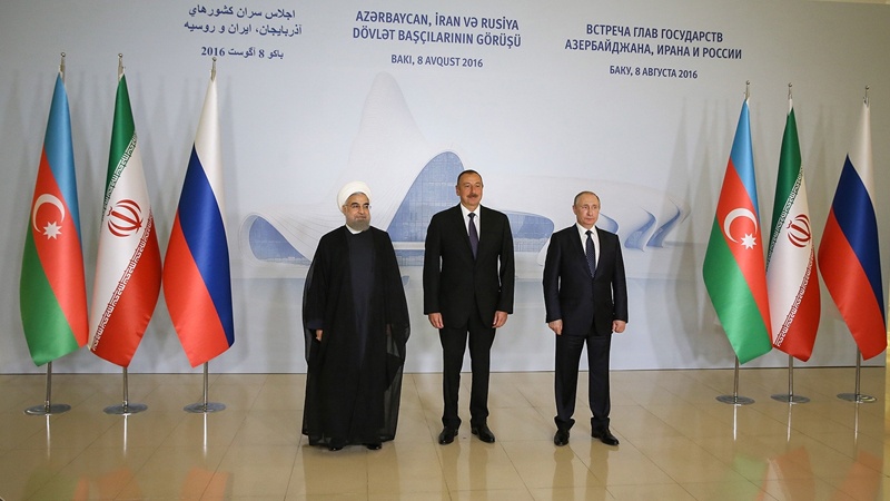 ڈاکٹر حسن روحانی آذربائیجان کے صدر الہام علی اف  اور روس کے صدر ولادیمیر پوتن سے ملاقات اور باکو میں سہ فریقی اجلاس میں شرکت کرنے کے بعد واپس تہران پہنچ گئے ہیں۔ 