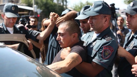İrəvanda müxaliflər tərəfindən ələ keçirilən polis bölməsi azad edildi