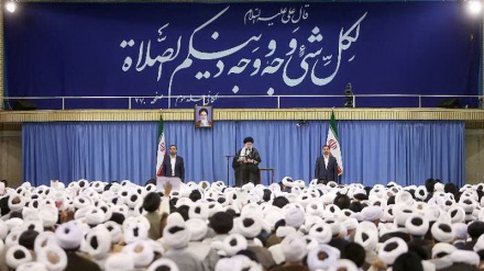 ڕێبەری باڵای شۆڕشی ئیسلامی ئێران لە کۆڕی ئەئمەی جەماعاتی مزگەوتەکانی تاران