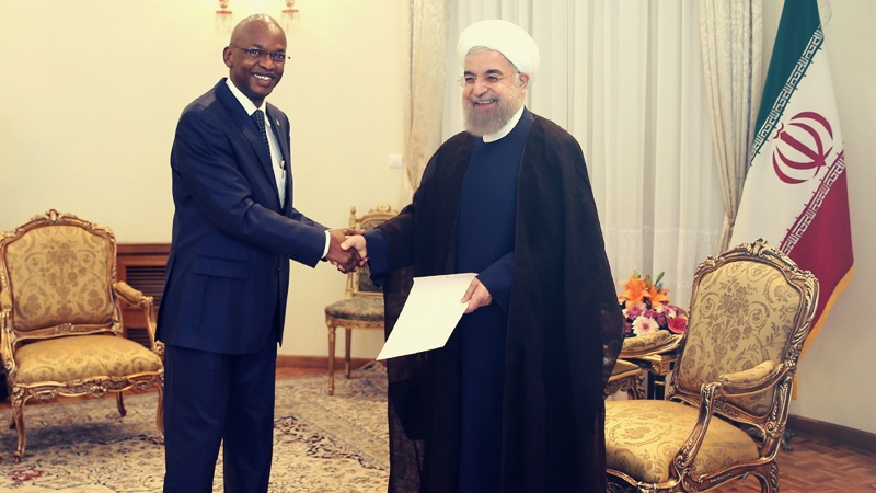 صدر ڈاکٹر حسن روحانی کے ساتھ برونڈی کے وزیر خارجہ الائن آئیمے نیامیٹوے کی ملاقات 