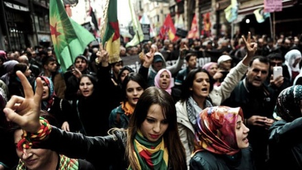 Xwenîşandana dijberên destwerdana Tirkiyê li Sûriyê li Istembolê