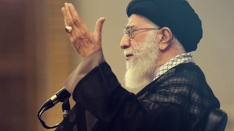 Ajetullah Hamenei: Moramo se kretati strani suprotnoj od neprijatelja