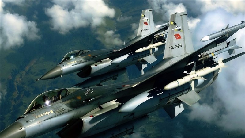 ترکی کے لڑاکا طیاروں نے شمالی عراق میں واقع قندیل کی چوٹیوں پر، پی کے کے ، کے اڈوں پر متعدد بار حملے کئے ہیں-