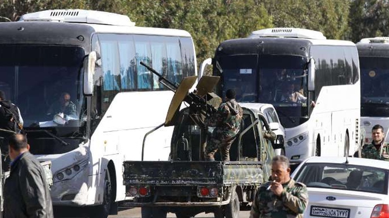 شام کے شہر حمص کے علاقے  الوعر سے مسلح گروہوں کے عناصر کا انخلا