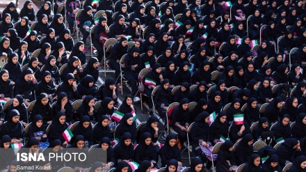 ایران کے مختلف صوبوں میں نئے تعلیمی سال کے آغاز پر منعقدہ تقریبات کی تصویری جھلکیاں