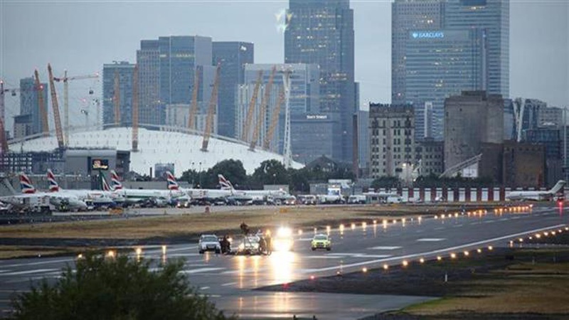 London aeroportunda uçuşlar ləğv edilib

