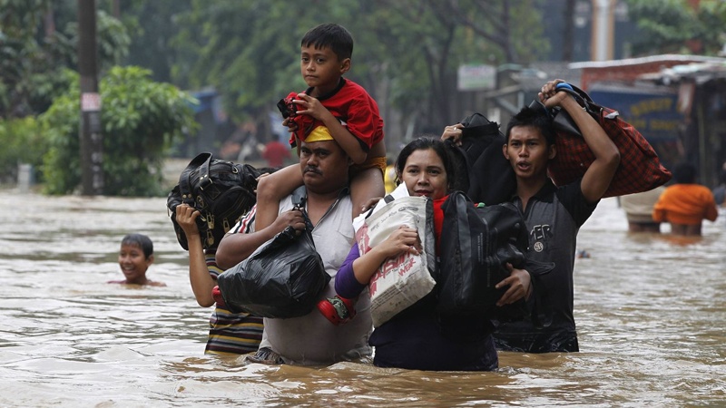 انڈونیشیا میں سیلاب اور لینڈ سلائیڈنگ، ہزاروں بے گھر17 ہلاک