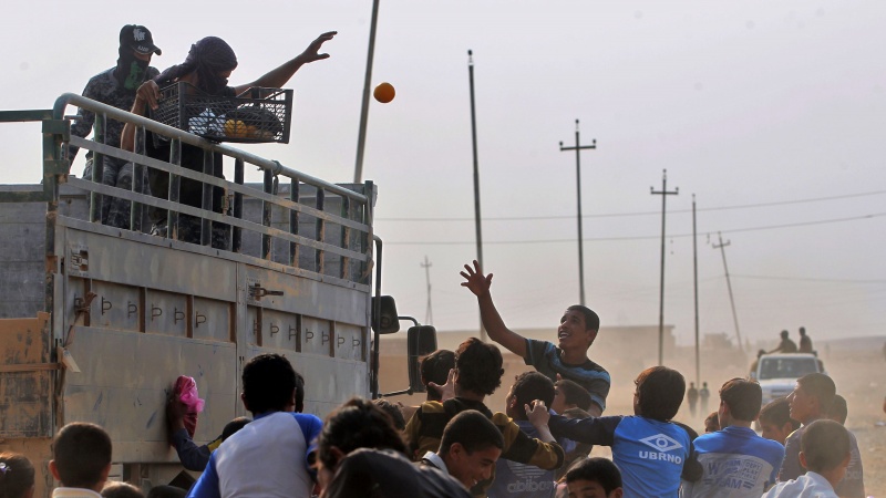 Bəşiqə sakinləri İraq qüvvələrini qəhrəman olaraq qarşıladı