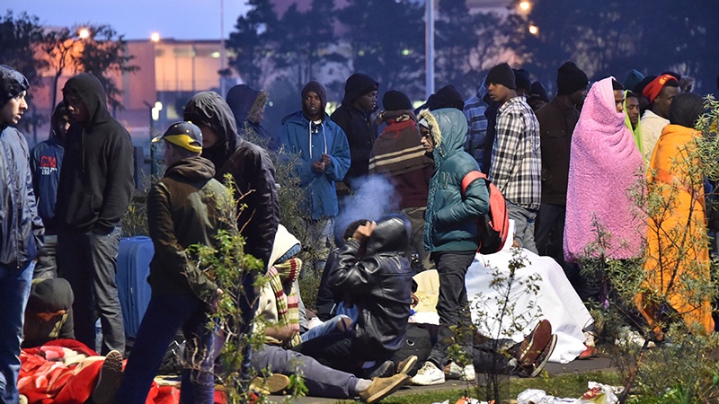 Fransada miqrantların düşərgəsində toqquşma