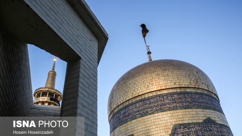 امام علی رضا علیہ السلام کے روضہ مبارک پر پرچم کی تبدیلی کی تقریب منعقد