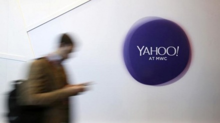 Yahoo istifadəçilərin elektron poçtundan casusluq edib