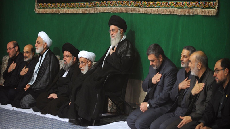 اس مجلس عزا میں ہزاروں عزاداروں منجملہ بعض اعلی حکام نے شرکت کی۔