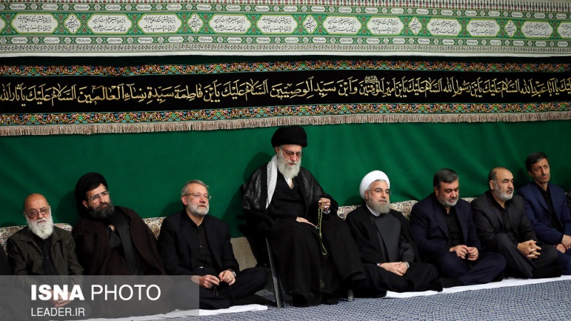 رہبر معظم انقلاب اسلامی حضرت آیت اللہ العظمی خامنہ ای ، کی موجودگی میں حسینیہ امام خمینی(رہ) میں مجلس عزا