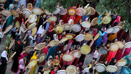 زایەڵەی ۱۰۰۰ دەف لە عەمارەتەوە بۆ ئاسمان