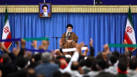 Şiroveyek li ser gotinên rêberê qedirgiran ê inqilaba islamî li hevdîtina ligel bi hezaran kes ji gelê Isfehanê