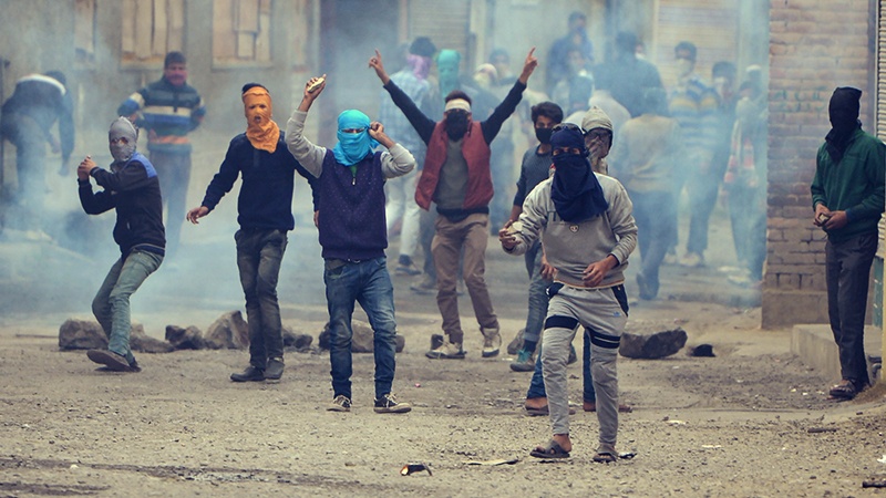کشمیر میں مظاہرین پرآنسو گیس اورلاٹھی چارج کی مذمت 